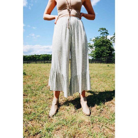 Hem & Thread Blue Gray Floral Ruffle Flowy Pants, NWT, size L - Picture 1 of 4